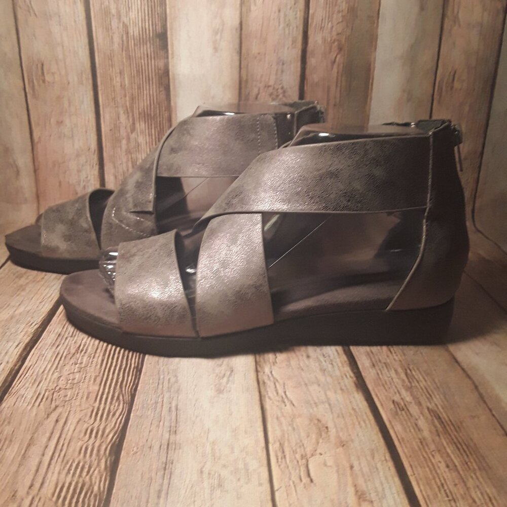 Pierre Dumas Women's Bronze Metallic Sandals Sz 7